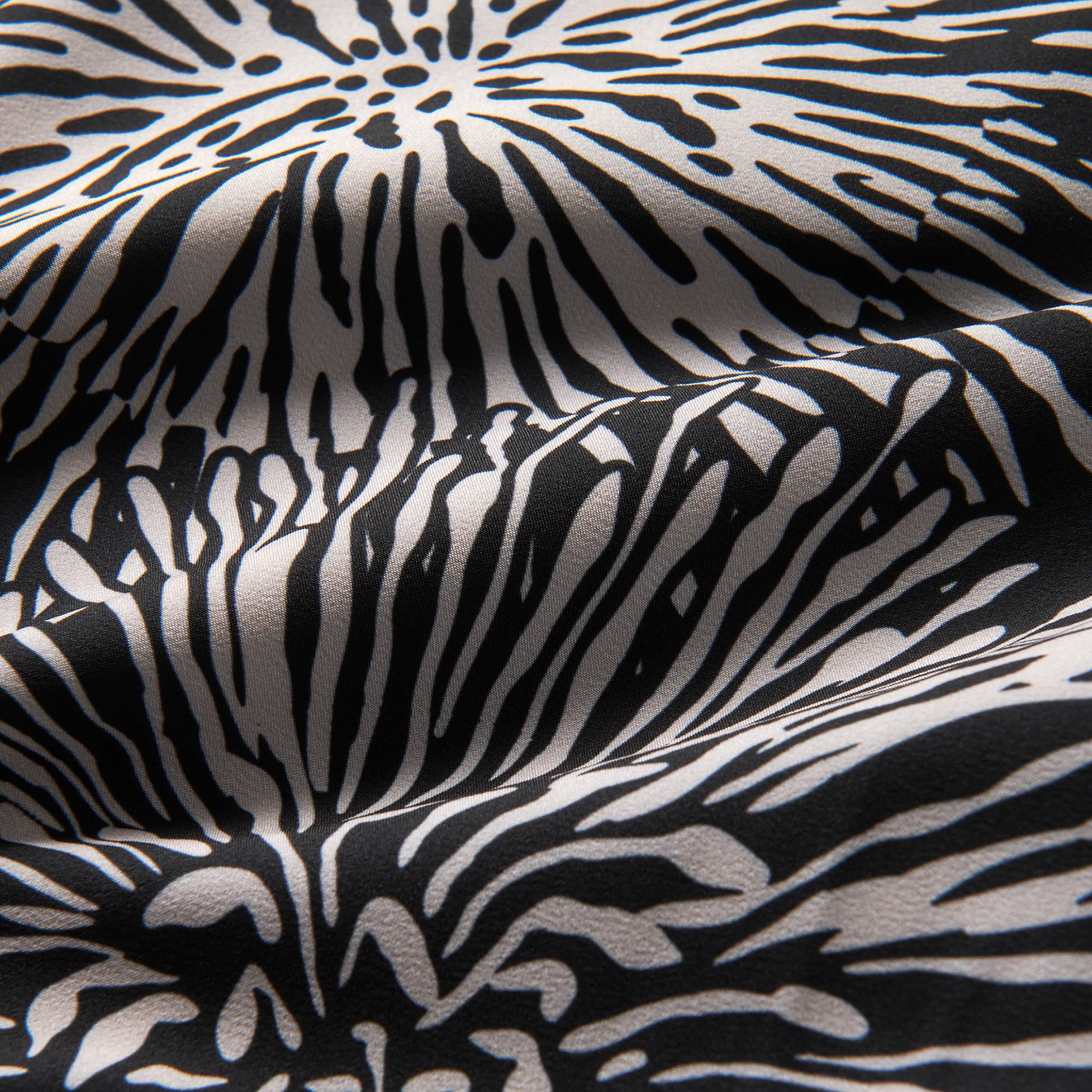 Passage 18.5" Boardshorts - Black Floral - Image 10