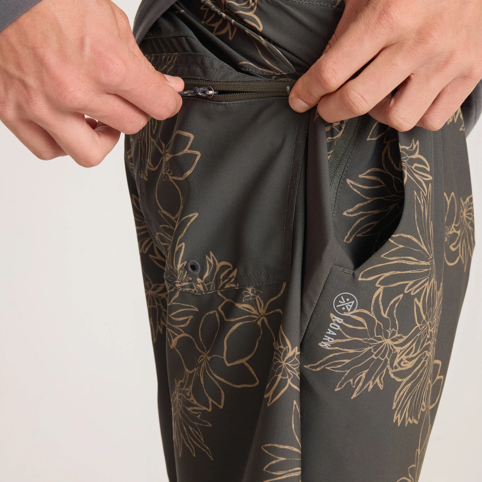 Serrano 7" Active Stretch Shorts - Onyx Floral - Image 4